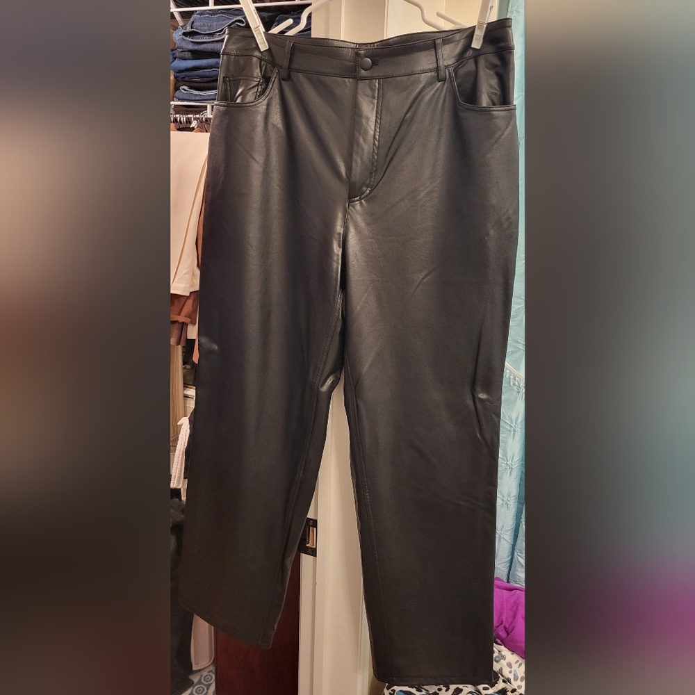 Scoop Women's Black Faux Leather Pants